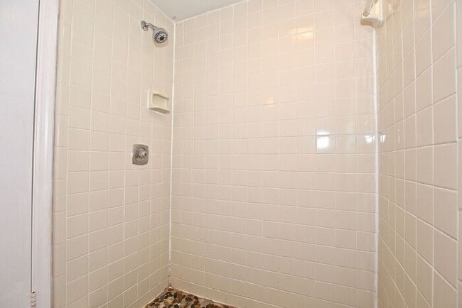 Building Photo - Gorgeous 4/2 Pool Home with a Covered Patio and a Large Fenced Backyard Located in Dr. Phillip's ...