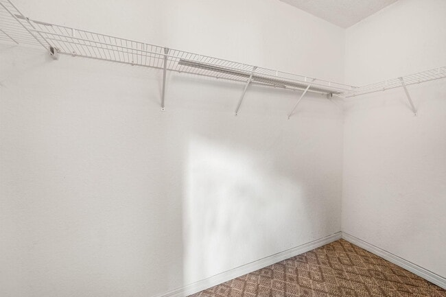 Building Photo - 1927 Alamanda Way