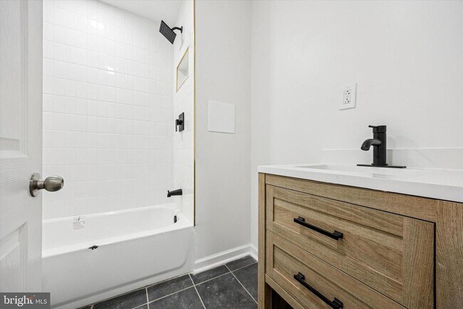 Building Photo - 3241 N Etting St