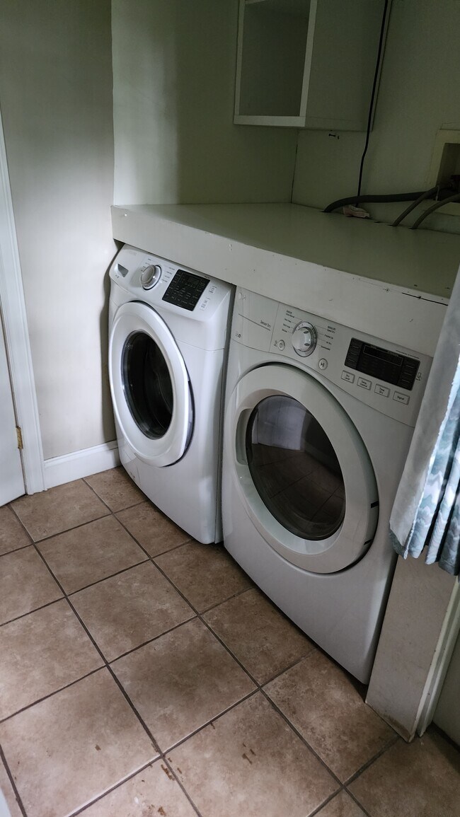 2nd Floor Laundry - 111 Ferndale Ave