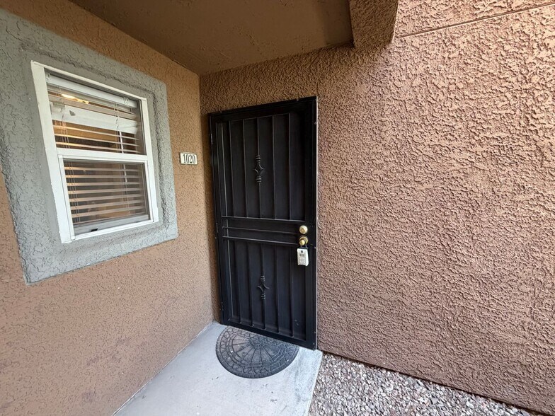 Building Photo - 555 E Silverado Ranch Blvd