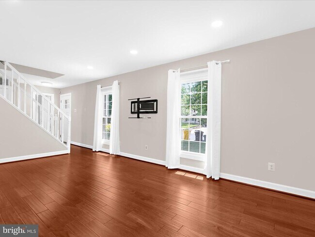 Building Photo - 7896 Pavilion Dr