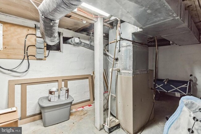 Building Photo - 415 Cresswell Rd