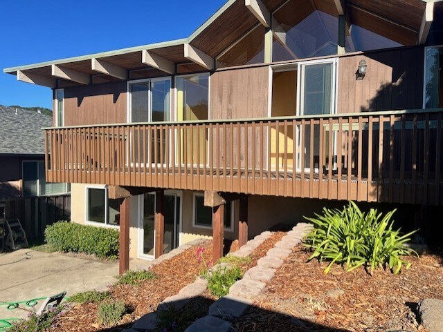 Building Photo - 880 Larkspur Dr