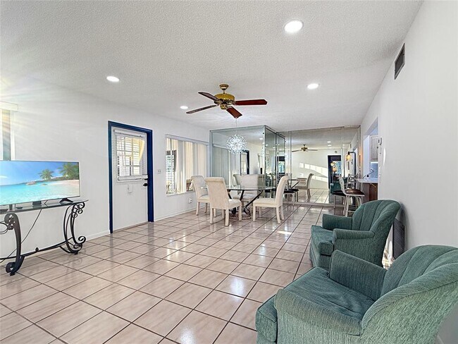 Building Photo - 301 Knotty Pine Cir