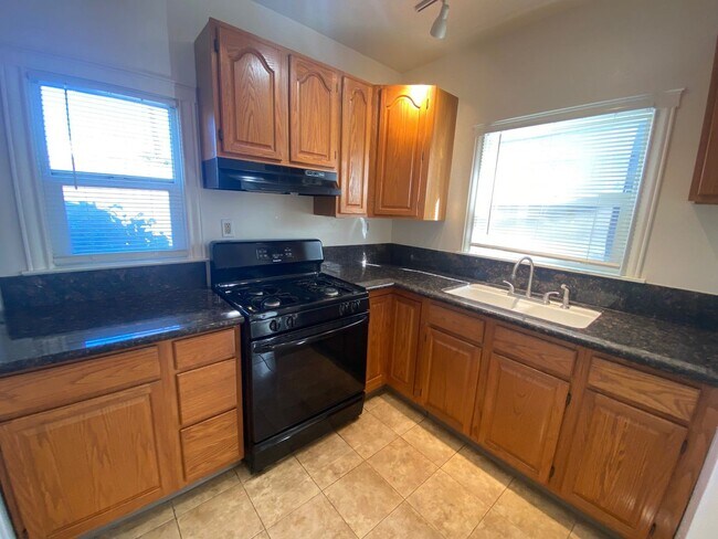 Building Photo - 2006003/85T