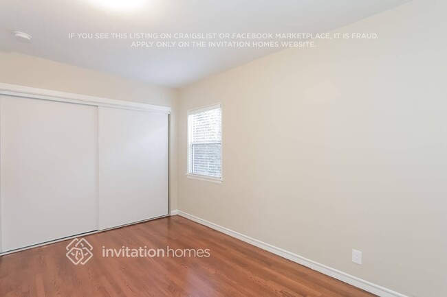 Building Photo - 9471 La Salle Ave
