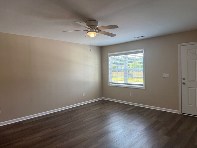 Building Photo - 2 bedroom 2 bath