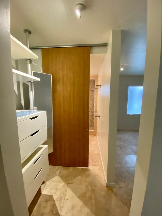 Building Photo - 801 Henry Clay Ave