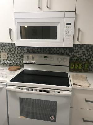 Building Photo - 16801 NE 14th Ave