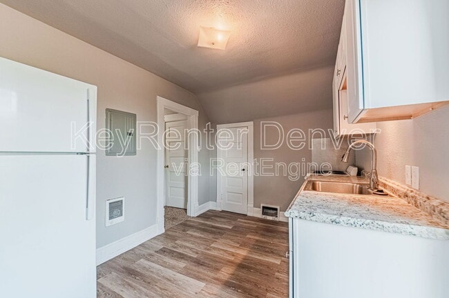 Building Photo - 929 5th St
