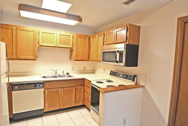 Building Photo - Condo