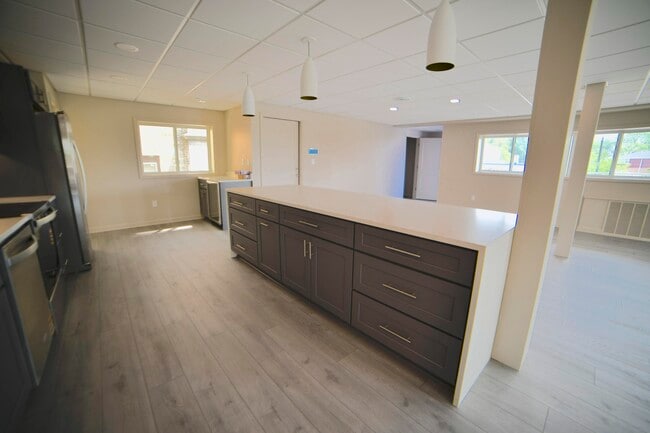 Building Photo - 1410 E Capitol Dr