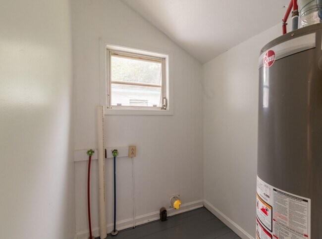 Building Photo - Charming Restored home in Bibb City