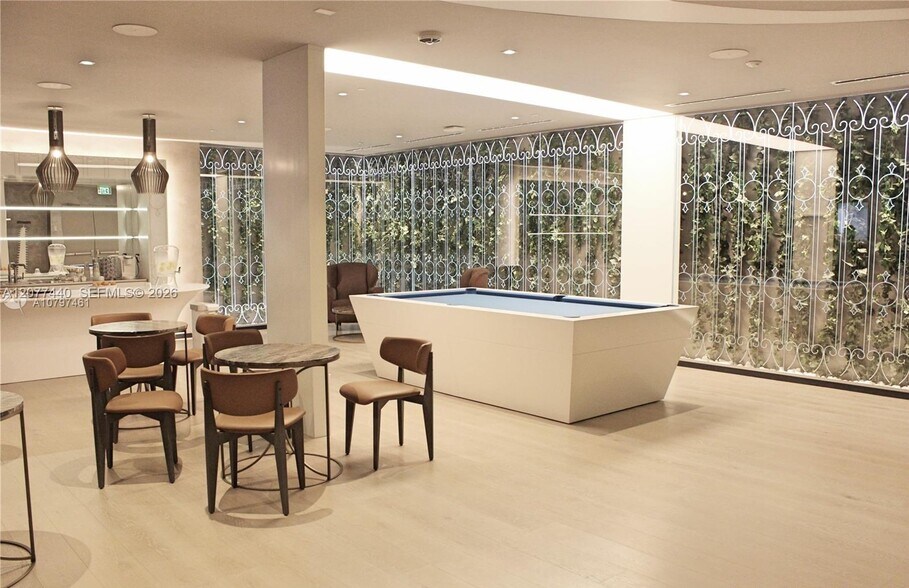 Building Photo - 1000 Brickell Plz