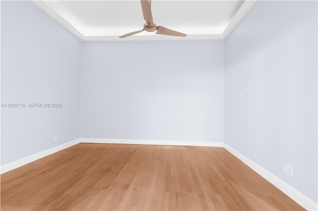 Building Photo - 2627 Parkview Dr S