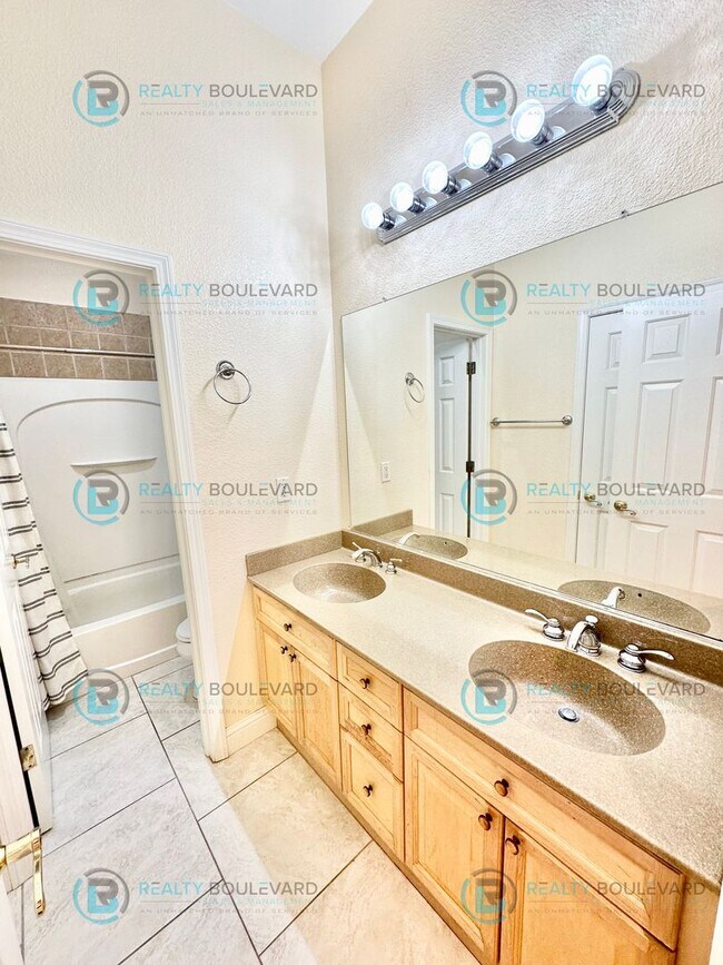 Building Photo - Beautiful 3 Bedroom, 2Bath, 3 Car Garage home in South Reno With Large Back Yard and Hot Tub!