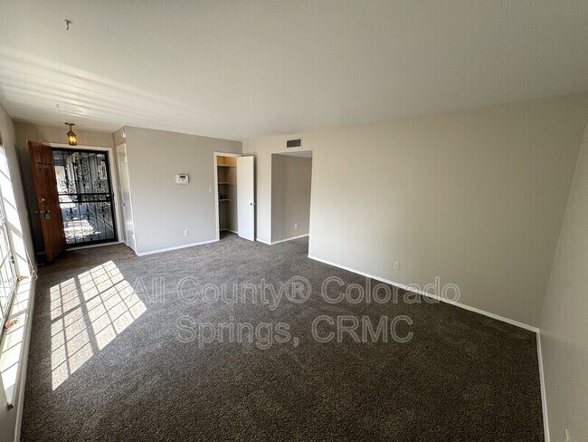 Building Photo - 2902 Airport Rd