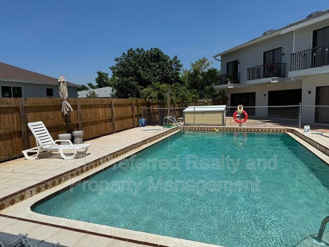 Building Photo - 4318 SE 5th Ave