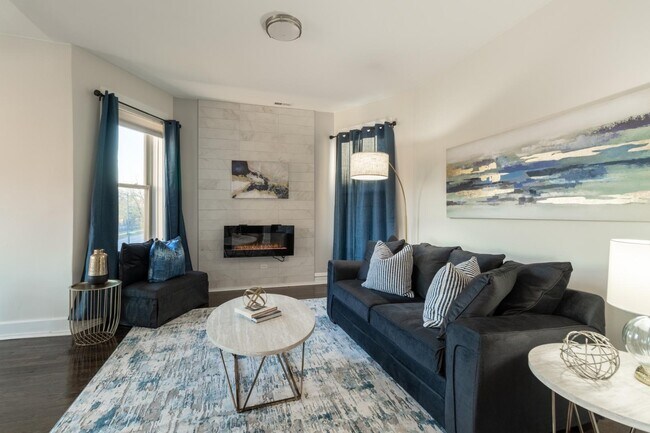 Building Photo - 5536 S King Dr