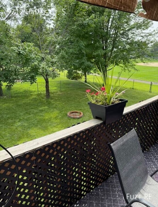 Building Photo - 9712 Hames Ct S