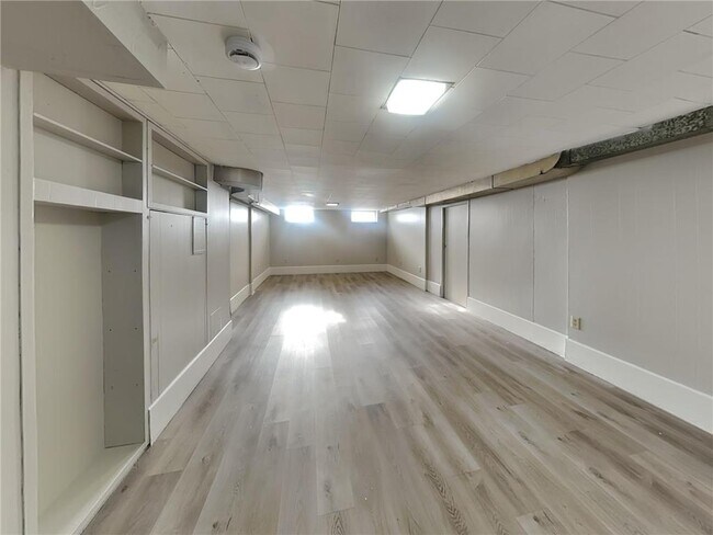 Building Photo - 5606 N Bryant Ave