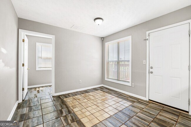 Building Photo - 690 Burnham Ridge