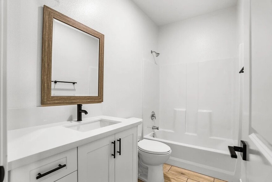 Building Photo - 5834 Norwood Ave