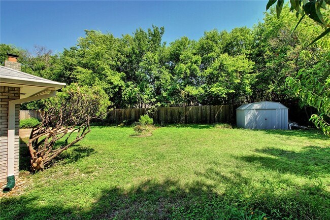 Building Photo - 900 Aurora Cir