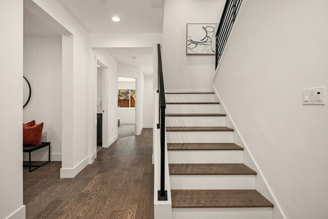 Building Photo - 4bd/3.25 Kirkland Home