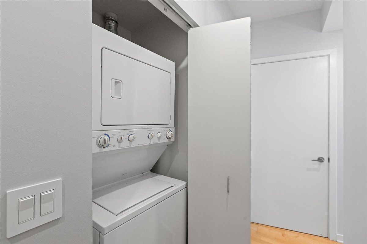 Building Photo - 330 W Grand Ave