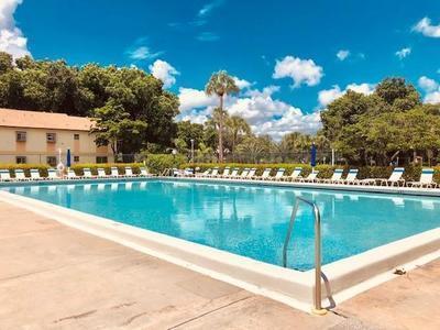 Building Photo - 512 Gardens Dr