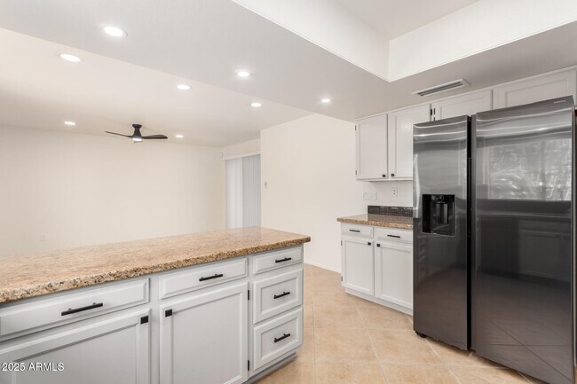 Building Photo - 9645 W Kimberly Way