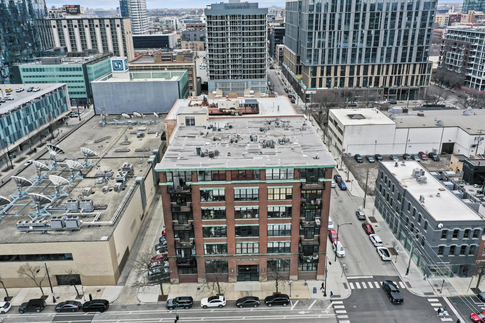 Building Photo - 817 W Washington Blvd