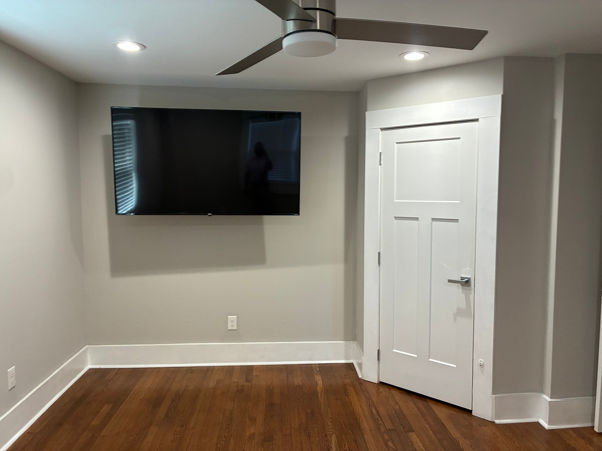 Building Photo - Room in House on Fiske St