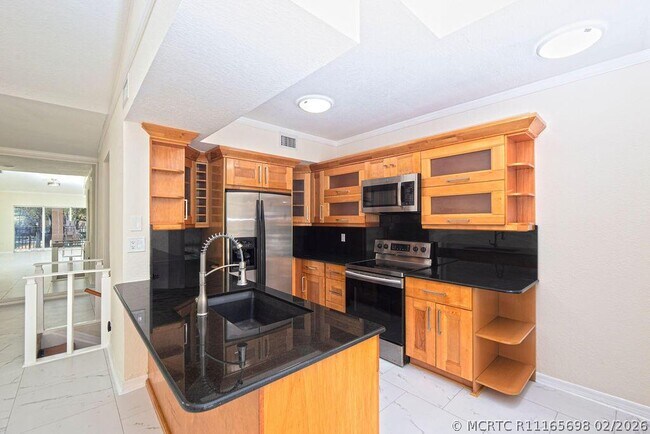 Building Photo - 2400 Centergate Dr