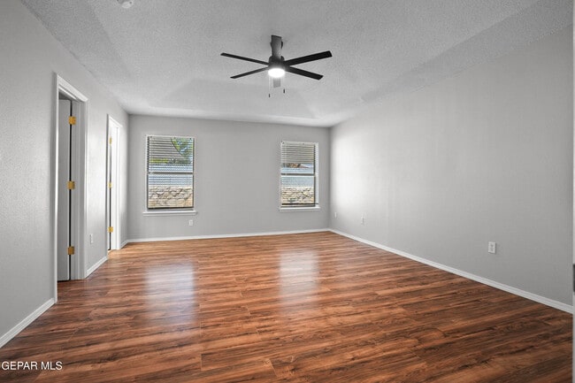 Building Photo - 10039 Paloma Dr
