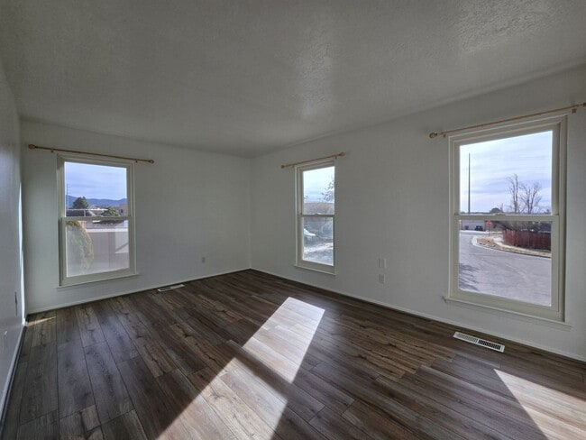 Building Photo - 2984 Corte Ojo De Agua