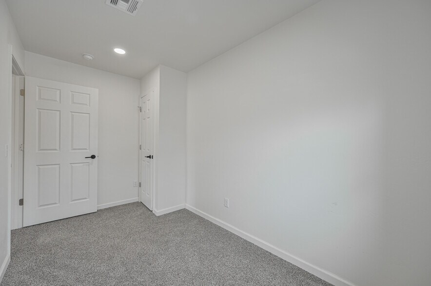 Building Photo - 4330 Granger St