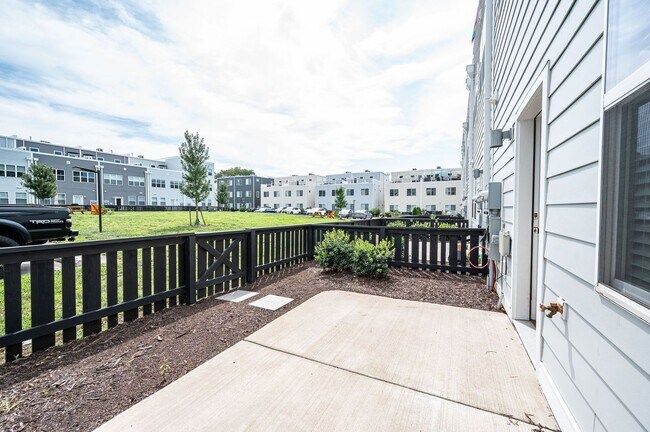 Building Photo - Modern 2 Bedroom Apartment In Manchester D...