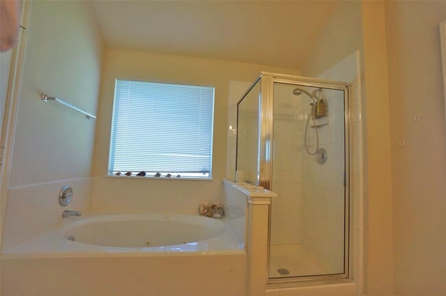 Building Photo - 25115 Clover Ranch Dr