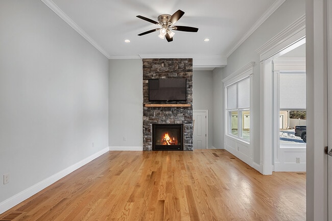 Building Photo - 137 Knowles Ave