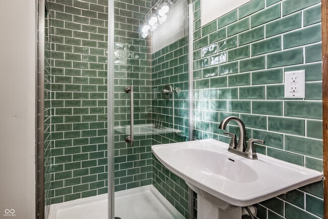 Building Photo - 1235 Tecumseh St