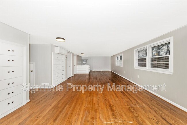 Building Photo - 11025 Rosewood Dr