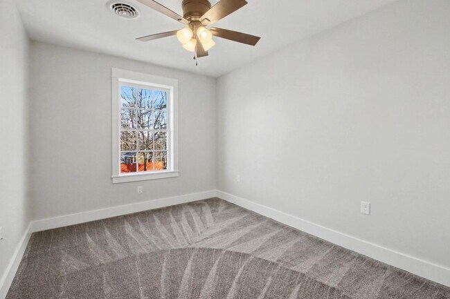 Building Photo - 1355 Valley Green Rd