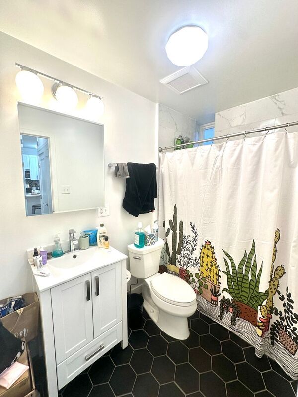 Building Photo - 1644 W Cermak Rd