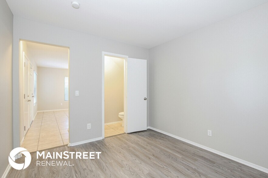 Building Photo - 2239 E Paraiso Dr