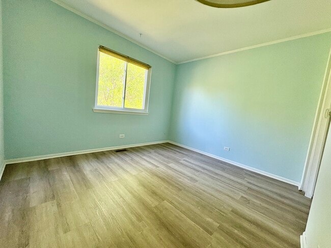 Building Photo - 313 Linden Dr