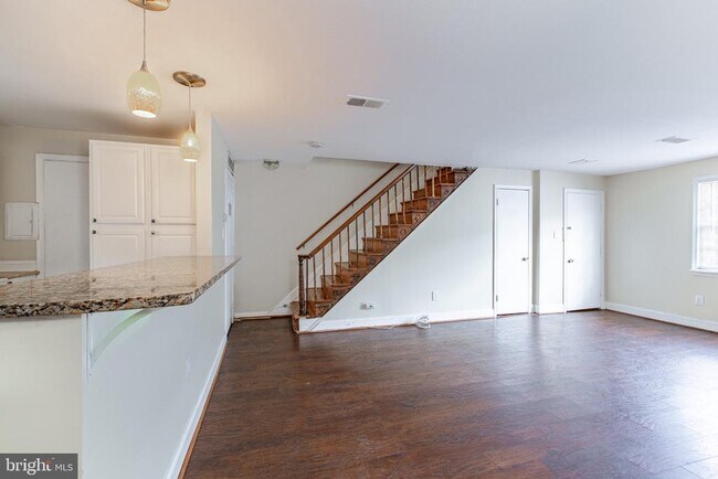 Building Photo - 430 N Patrick St