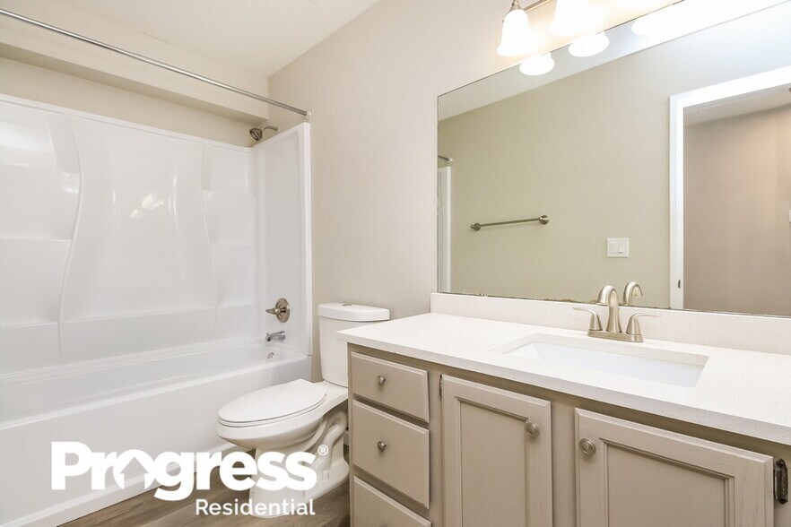 Building Photo - 1915 S 39th St